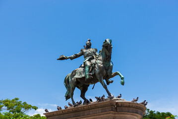 Obraz premium Statue of Gerardo Barrios in the historic center of San Salvador, El Salvador.