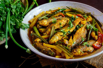 Bengali Parshe Fish Curry with Potato and Pyajkoli | Traditional Bengali Fish Recipe | Parshe Jhol Authentic Homemade Bengali Cuisine
