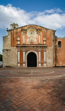 La primera universidad fundada en el Nuevo Mundo fue la Real y Pontificia Universidad de Santo Tom&aacute;s de Aquino, establecida en Santo Domingo el 28 de octubre de 1538