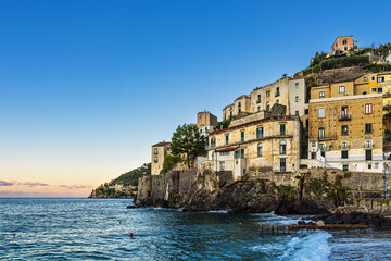 Blick auf das Dorf Minori an der Amalfiküste in Italien