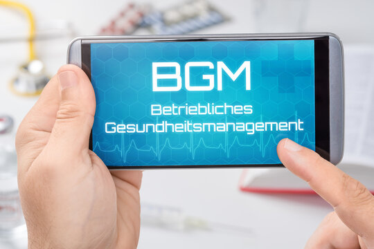 Smartphone mit dem Text BGM Betriebliches Gesundheitsmanagement