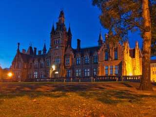 Akademia w mroku nocy. © Janusz