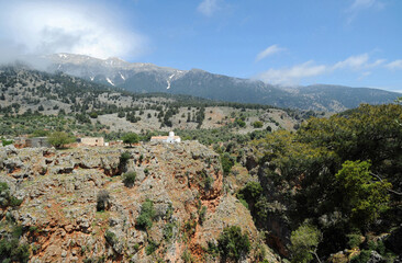 Les Montagnes Blanches et les gorges d'Aradaina près d'Anopoli dans les Sfakia en Crète