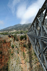 Le viaduc des gorges d'Aradaina près d'Anopoli dans les Sfakia en Crète