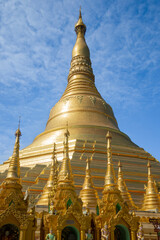 Naklejka premium The main stupa of the Shwedagon Pagoda on a sunny day. Yangon