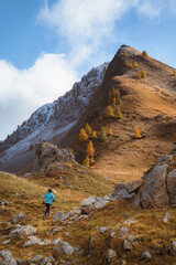 Fototapeta premium Trail Runner in Autumn Mountain Landscape in French Hautes Alpes