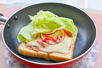 野菜を乗せる
