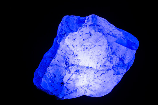 ブラックライトで蛍光する蛍石