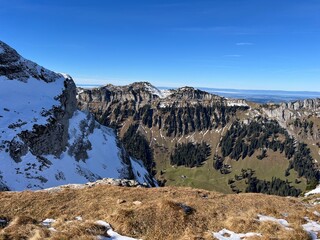 Sigriswilgrat or Sigriswilergrat mountain ridge in the Emmental Alps and the Bernese Oberland, Switzerland - Bergkamm Sigriswilgrat oder Sigriswilergrat im Berner Oberland, Schweiz