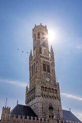 Kirchenturm mit Sonne
