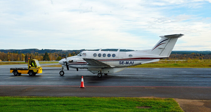 Jonair Beechcraft Super King Air 200 at Torsby Airport, Torsby, Sweden