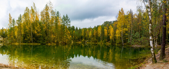 Panoramiczny widok zalanej sztolni w górach adrszpaskich 2025 © Krzysiek Cegiełka