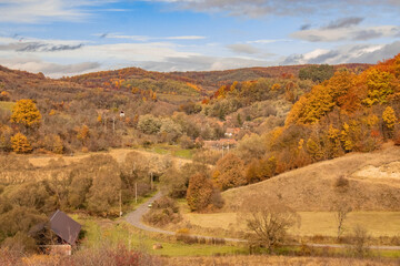 Obraz premium Autumn Landscape of a Remote Traditional Village in Transylvania