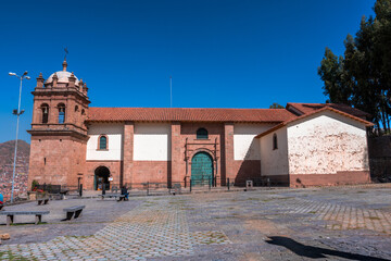 Obraz premium The Church of San Cristóbal is a Catholic church located at the edge of Colcampata Square on the Sacsayhuamán hill. It is a mandatory stop along the route between the Plaza de Armas and the Sacsayhuam