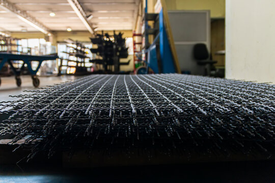 Stacking crimped wire mesh reinforcement in workshop