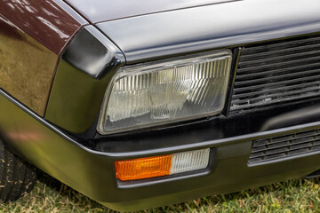 古い自動車のヘッドライト　Headlight of the old car
