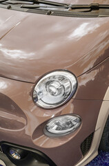 古い自動車のヘッドライト　Headlight of the old car