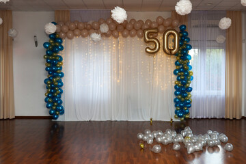 Srebrne balony na 50 urodziny, 50-tkę. Jubileusz. 50-lecie. Złote Gody. Pięćdziesiątka.  © Leszek Szelest