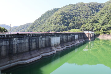 Obraz premium 岡山県新見市金谷 中空重力式コンクリートダム 河本ダム