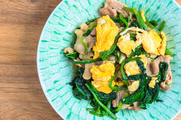 ほうれん草と豚肉と卵の炒め物