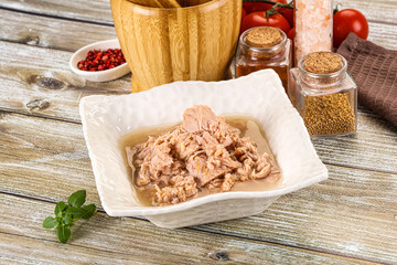 Canned tuna fish in the bowl