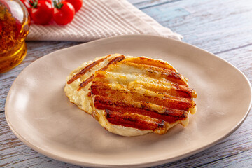 Grilled Greek haloumi cheese snack