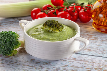 Vegan Broccoli cream soup puree