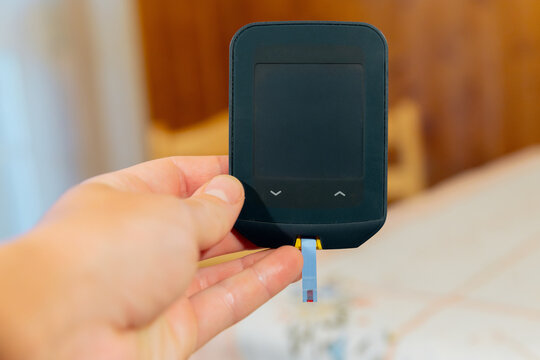 Glucometer for instant blood sugar monitoring