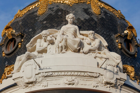Architectural elegance of the Metropolis Building facade