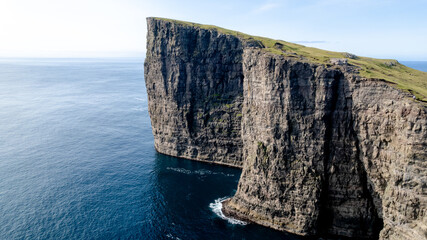 Traelanipa's striking cliff edge on Vagar Island