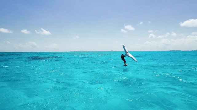 wingfoil en mar caribe, cancun, isla mujeres, mexico