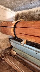 Im rollraum, reparatur der wicklung einer kunststoff -rolllade