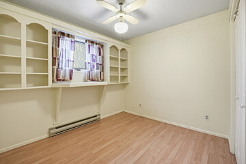 Room with a white wall and wooden floor