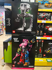 Obraz premium Lego Star Wars AT ST and Fortnite Mecha Team Leader display on store shelf packaging