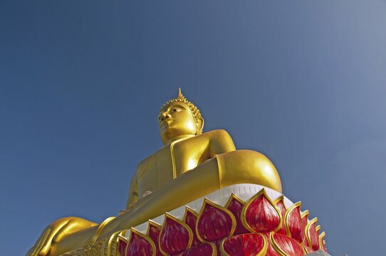 Bhumispara mudra, Buddha Gautama at the moment of enlightenment, Nong Khai, Thailand, Asia