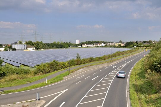 In Troisdorf-Oberlar, the currently largest ground-mounted photovoltaic system in North Rhine-Westphalia is installed on an area of 80, 000 square metres with an output of 3600 kWp, Troisdorf, North Rhine-Westphalia, Germany