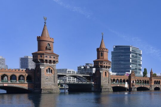 Double deck Oberbaum bridge over the Spree river, Berlin, Germany