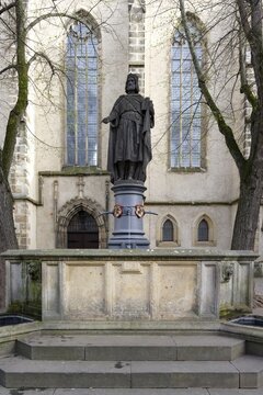 Fountain of First King of Germany Henry the Fowler in front of the Franciscan Monastery, Meissen, Saxony, Germany
