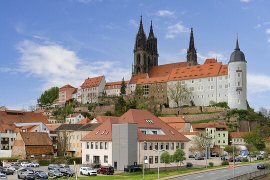 Albrechtsburg castle and the Gothic Cathedral dominating the city center, Meissen, Saxony, Germany