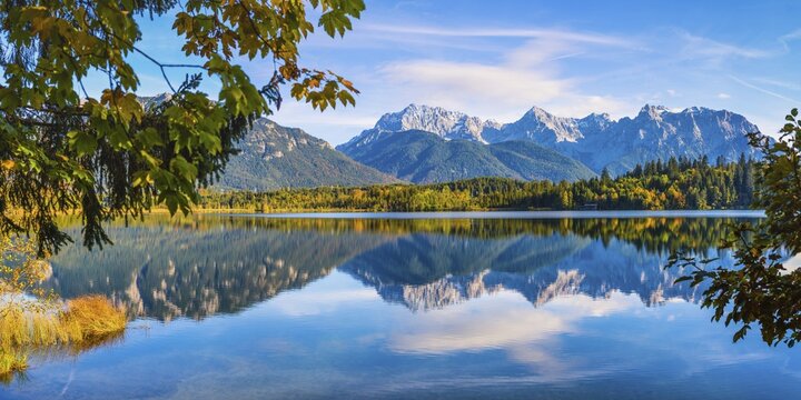 Barmsee, behind it the Karwendel mountains, Werdenfelser Land, Upper Bavaria, Bavaria, Germany
