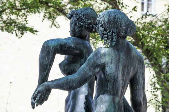Female nudes, bronze sculptures, G&ouml;taplatsen, Avenyn, Gothenburg, V&auml;stra G&ouml;talands l&auml;n, Sweden