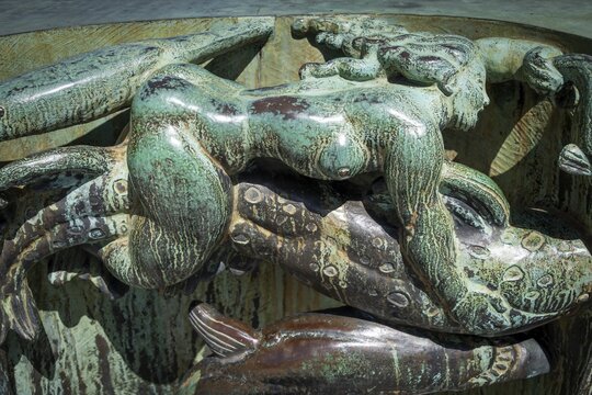 Female bronze nude figure, Poseidon Fountain at G&ouml;taplatsen, Gothenburg, V&auml;stra G&ouml;talands l&auml;n, Sweden