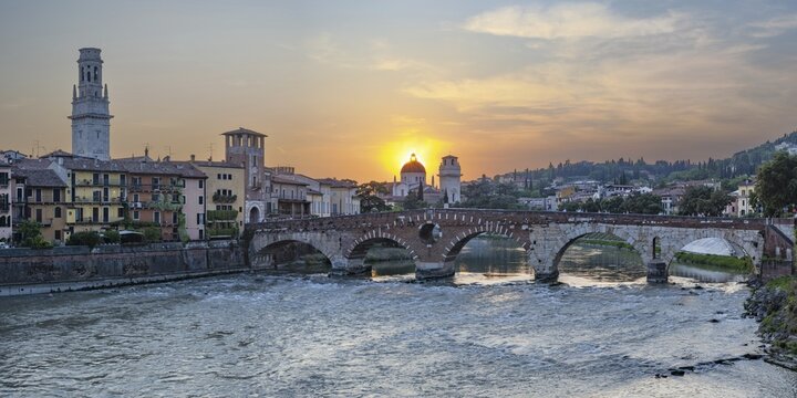Old town with the Adige, Ponte Pietra, Verona, Adige Valley, Veneto, Italy