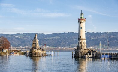 Harbour entrance of Lindau harbour, pier with New Lindau Lighthouse and Bavarian Lion, in the evening light, Lindau Island, Lake Constance, Bavaria, Germany
