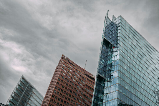 Architecture skyline ascending through contemporary angle and glass minimalism under bright light, emphasizing extensive copy space and an upward view with vivid clarity