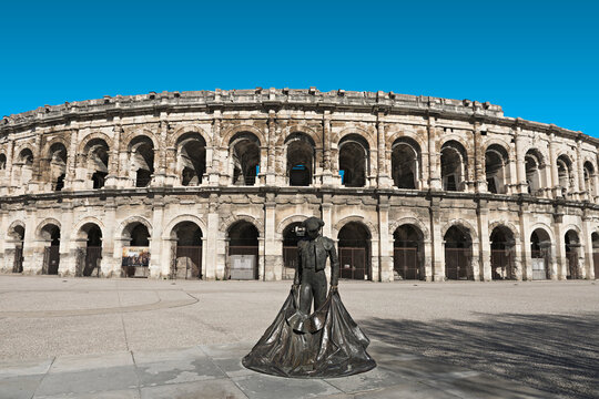 ar&egrave;nes de N&icirc;mes