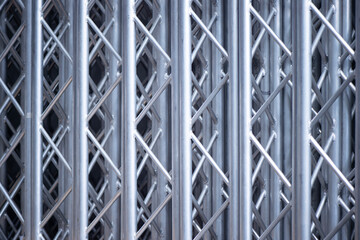 Metalltraversen gestapelt, Detailansicht von Aluminiumkonstruktionen