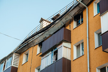 consequences of a fire in an apartment building on Bolnichny Proyezd 10, roof collapse due to fire exposure