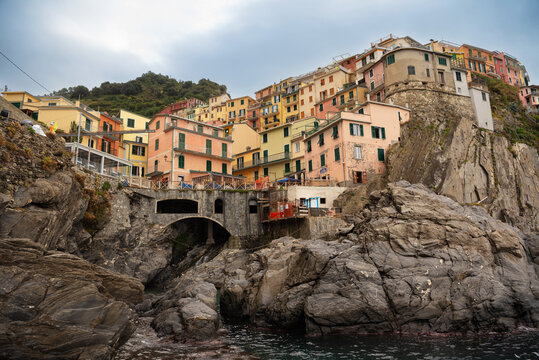 Manarola seaside village in autumn, Cinque Terre, Ligury, Italy