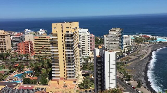 Vista panor&aacute;mica de la ciudad del Puerto de la Cruz en Tenerife, Canarias